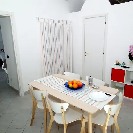 Casa Ghigo ماسّا لوبْرينسِ